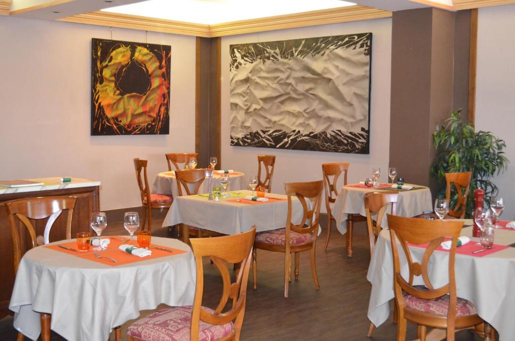 Hotel Le Beau Site Gien Exterior photo