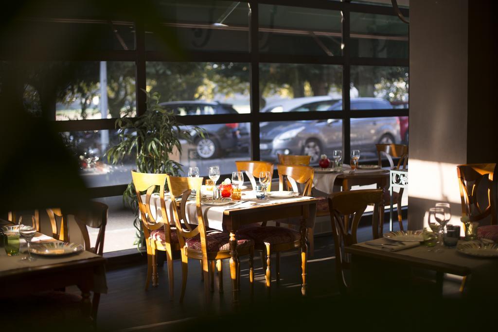 Hotel Le Beau Site Gien Exterior photo