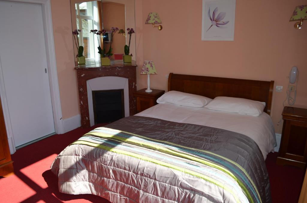 Hotel Le Beau Site Gien Exterior photo